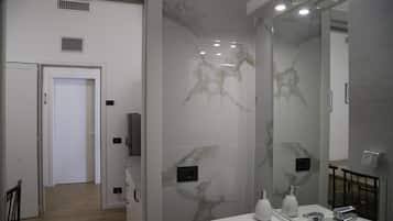 Comfort Studio | Bathroom