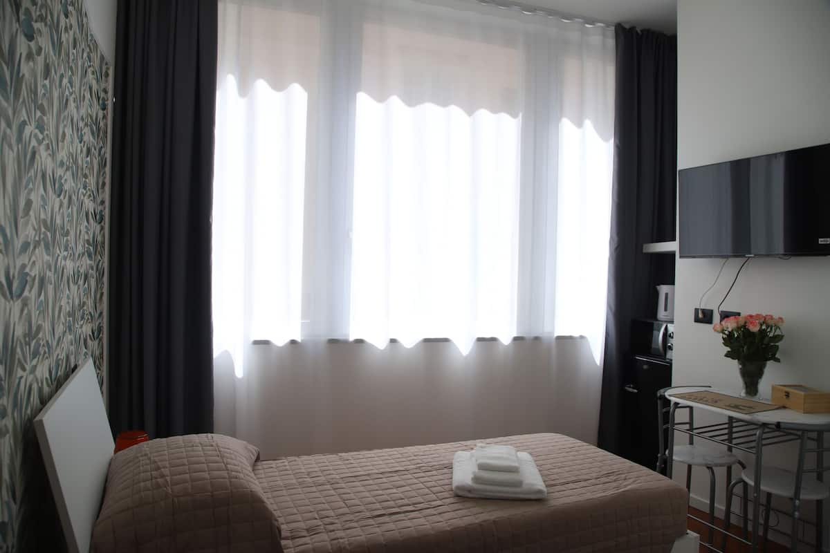 Comfort Single Room | Laptop workspace, WiFi (free)