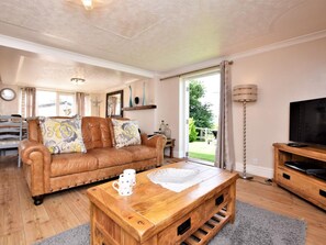 TV, fireplace - 2 Bed in Crediton (oc-51275) (Stockleigh Pomeroy)