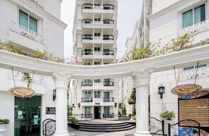 Exterior - Enjoy your vacations at lovely condo with pool view condo. (Pattaya City)