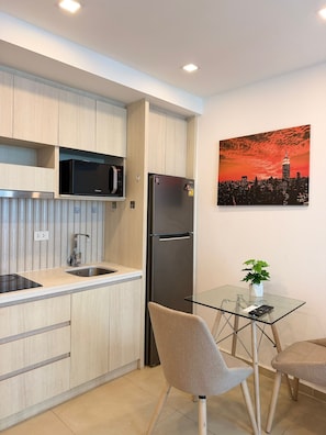 Private kitchen - Enjoy your vacations at lovely condo with pool view condo. (Pattaya City)