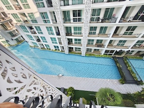 Property grounds - Enjoy your vacations at lovely condo with pool view condo. (Pattaya City)