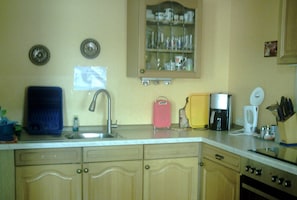 Private kitchen - Cozy vacation rental in Meiningen, near the Steam Locomotive Museum, on the outskirts of town, with hiking trails (Meiningen)