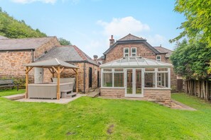 Exterior - 4 Bed in Matlock (oc-52094) (High Peak Junction)