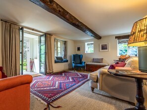 TV, fireplace - 3 Bed in Bath (oc-skn21) (Combe Hay)
