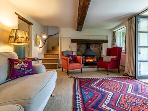 TV, fireplace - 3 Bed in Bath (oc-skn21) (Combe Hay)