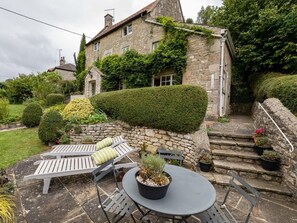 Outdoor dining - 3 Bed in Bath (oc-skn21) (Combe Hay)