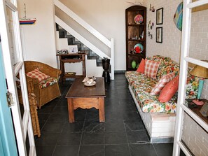 Smart TV - Family home in Lagoinha: sea view, barbecue and 24-hour security. (Ubatuba)