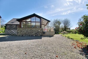 Exterior - 2 Bed in Haverfordwest (oc-53019) (Trefin)