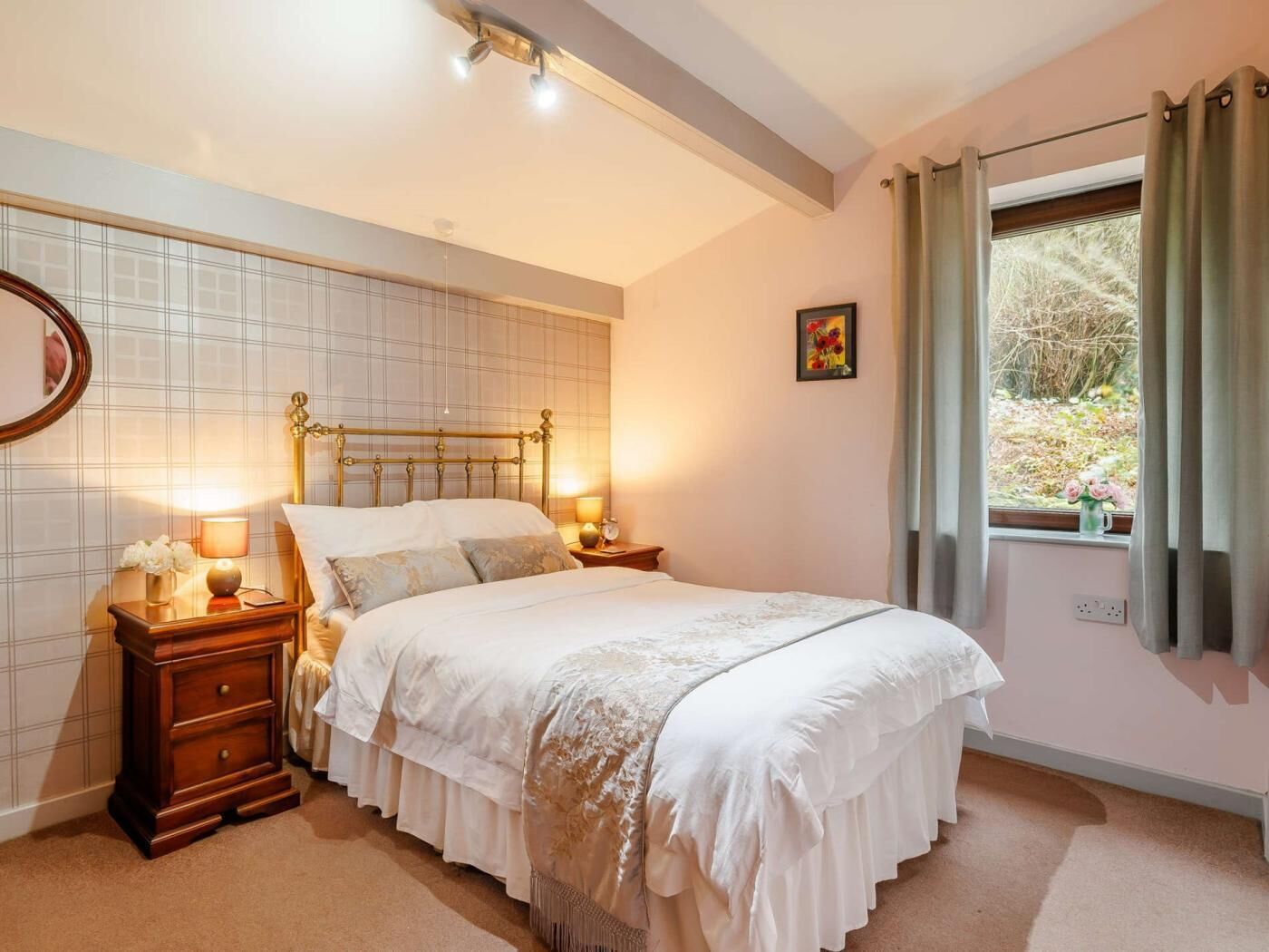 1 bedroom, travel cot, free WiFi, bed sheets