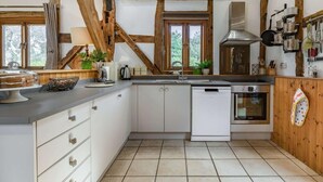 A kitchen with wooden beams, a sink, a stove, and a dishwasher. - 4 Bed in Ludlow (oc-chl22) (Orleton)