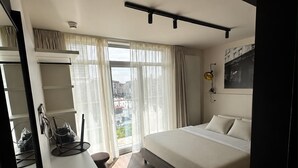 Kamar Double atau Twin Superior, balkon, pemandangan kota | Setrika/meja setrika dan Wi-Fi gratis
