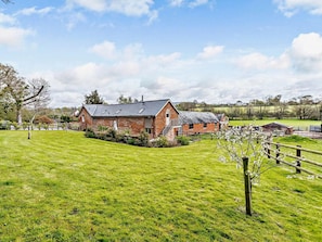Property grounds - 4 Bed in Honiton (oc-53068) (Payhembury)