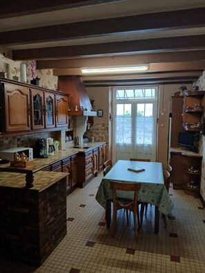 Private kitchen - Charente stone house (neuillac)