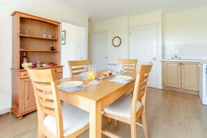 Dining - 2 Bed in Bude (oc-53635) (Bude)