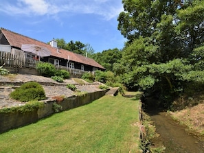 Property grounds - 2 Bed in Sherborne (oc-53673) (Chetnole)