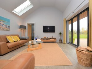 TV, fireplace - 2 Bed in Lincoln (oc-53878) (Doddington)