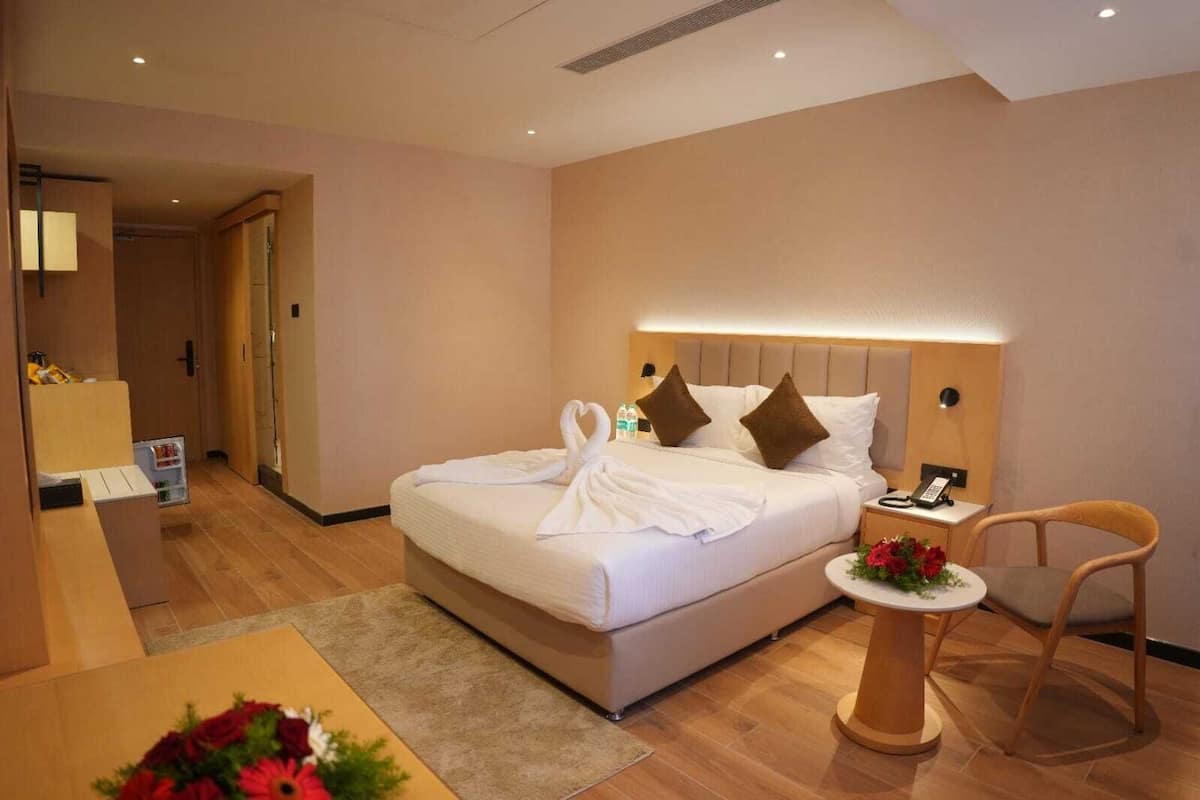 Deluxe Room | In-room safe, soundproofing, iron/ironing board (on request)