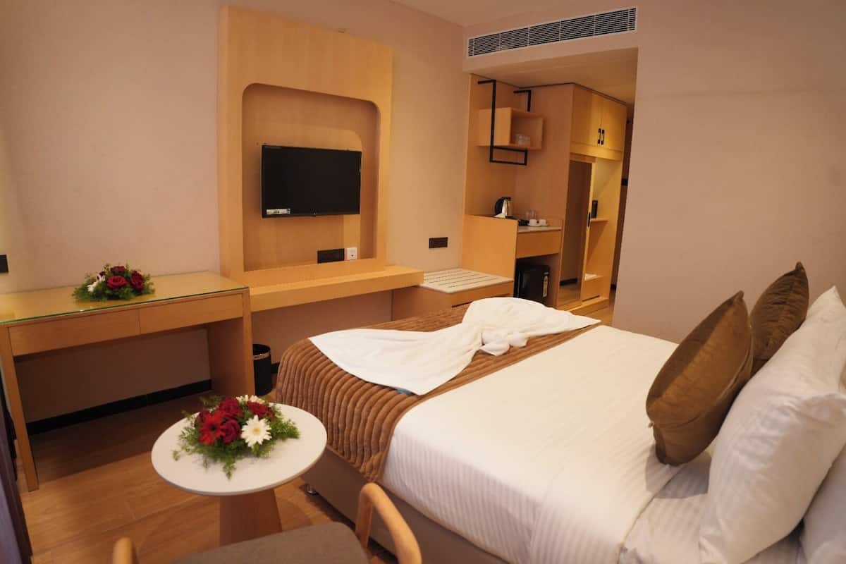 Executive Room, City View | In-room safe, soundproofing, iron/ironing board (on request)