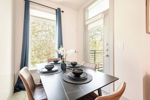 Apartment, 1 Schlafzimmer, barrierefrei, Raucher | Speisen