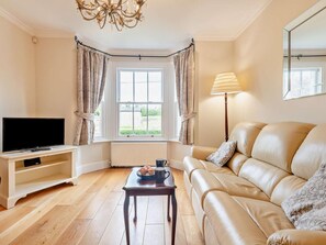 TV, fireplace - 3 Bed in Gillingham (oc-53854) (Gillingham)