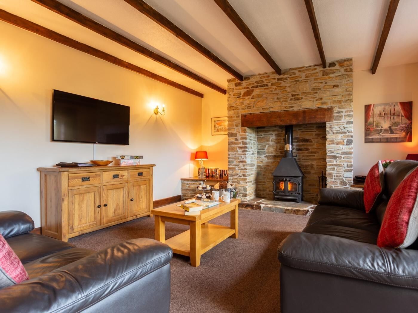TV, fireplace