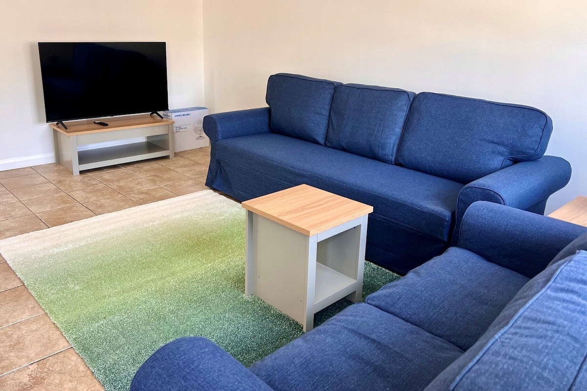 House, 1 Bedroom (Selden Lodge) | Living area | Flat-screen TV