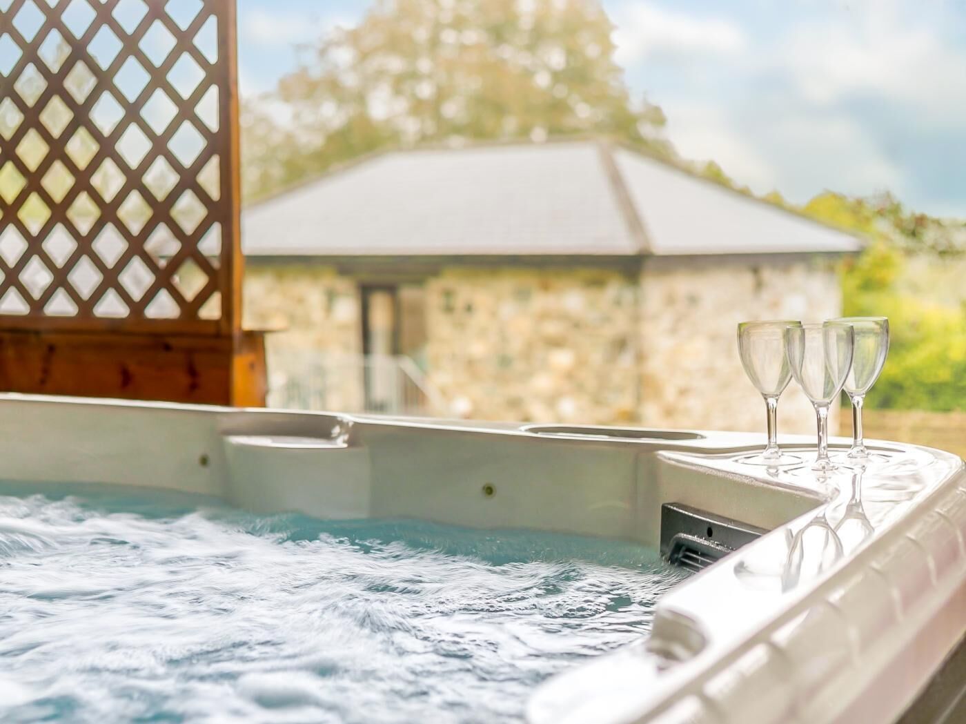 Outdoor spa tub