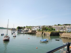 A harbor with boats, a pier, and a town in the background. - 4 Bed in Bideford (oc-54448) (Appledore)