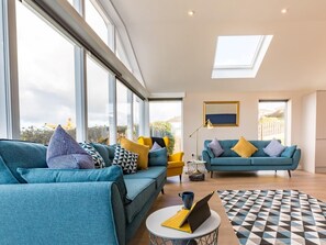 Living area - 4 Bed in Bideford (oc-54448) (Appledore)