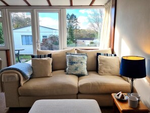 TV - 2 Bed in Galmpton (oc-bx008) (Galmpton)