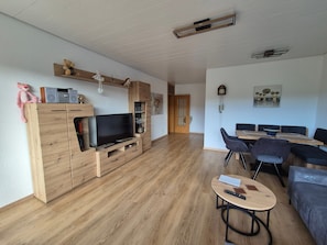 Interior - Apartment 'Vacation in Schönwald' – Mountain View, Balcony, Wi-Fi, Modern Amenities (Schönwald im Schwarzwald)