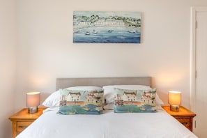 Travel cot, free WiFi, bed sheets - 2 Bed in Brixham (oc-bx054) (Brixham)