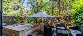 'Near Bordeaux' Apartment with Shared Pool, Private Terrace, and Wi-Fi