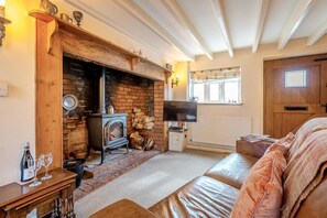 TV, fireplace - 1 Bed in Evesham (oc-55177) (Bretforton)