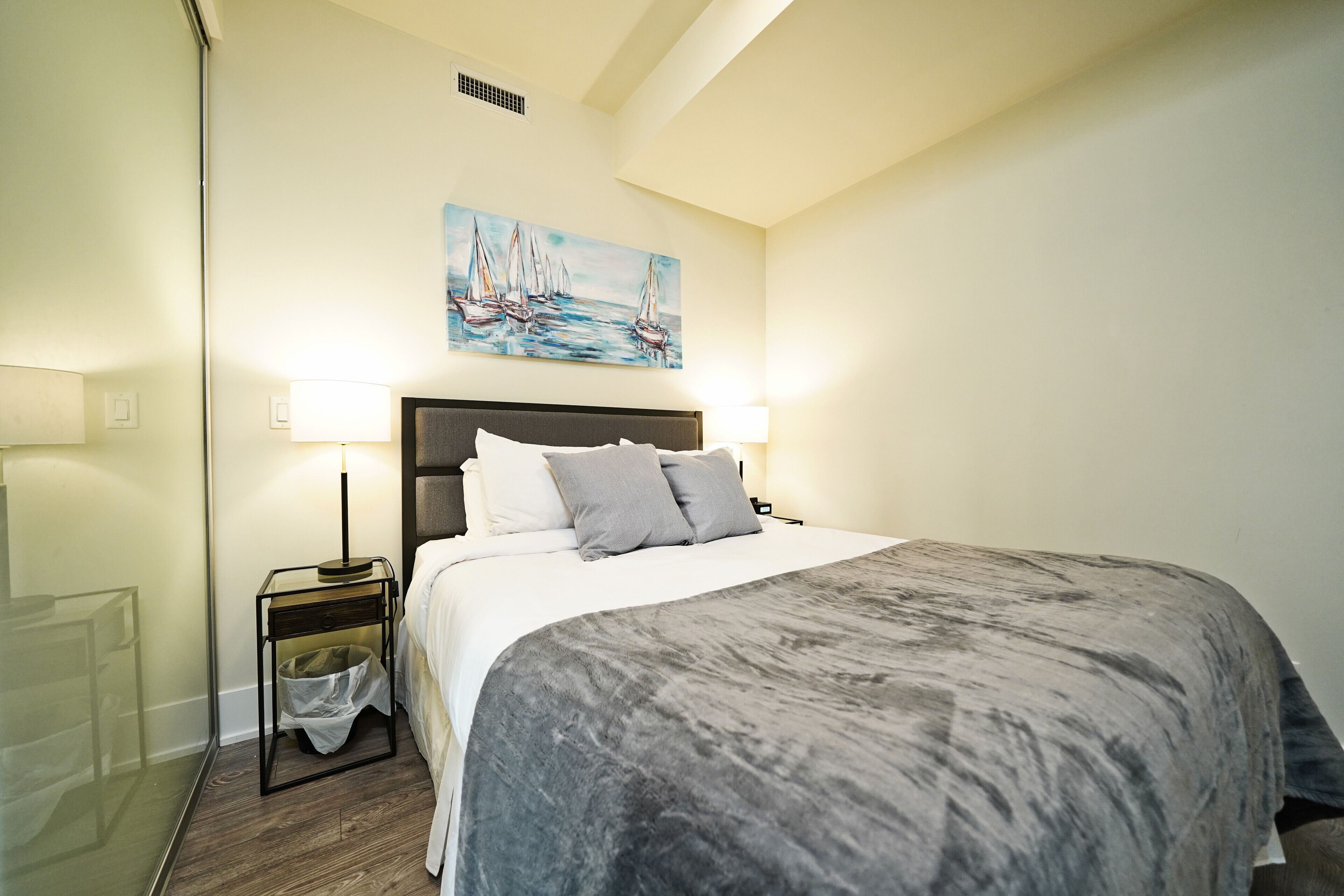 Departamento Deluxe, varias camas | Tabla de planchar con plancha, wifi gratis y ropa de cama 