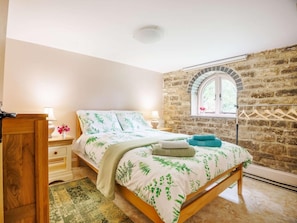 Bed sheets - 1 Bed in Melksham (oc-54779) (Seend)
