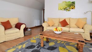 A living room with two cream sofas, a wooden coffee table, and a patterned rug. - 2 Bed in Canterbury (oc-55811) (Waltham)