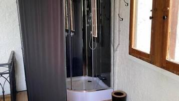 Comfort Room, Garden View | Bathroom