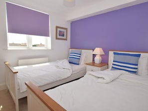 Travel cot, free WiFi, bed sheets - 2 Bed in Eastbourne (oc-ehc14) (Eastbourne)