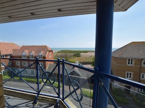 Property grounds - 2 Bed in Eastbourne (oc-ehc14) (Eastbourne)