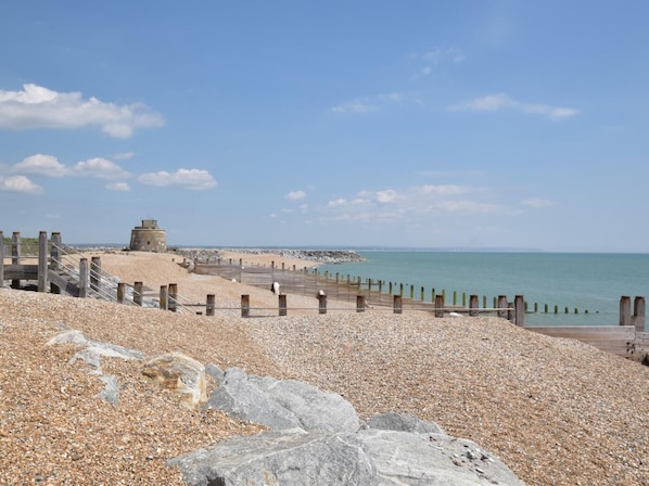 Beach - 2 Bed in Eastbourne (oc-ehc14) (Eastbourne)