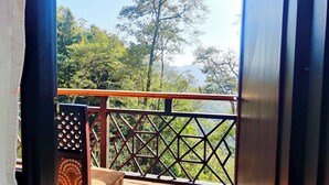 Phòng đôi Cao cấp, ban công, quang cảnh núi | Nội thất