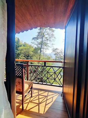 Luxury Double Room, Balcony, Mountain View | Interior - Jo'stel Heritage Bir Pipal Retreat (Gangtok)