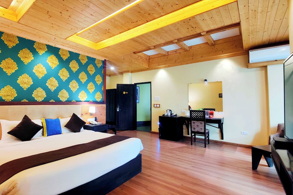 Superior Studio, Balcony, Mountain View | Desk, laptop workspace, free WiFi