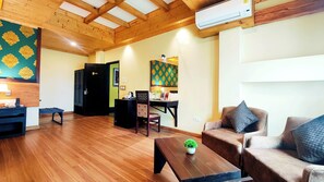 Superior Studio, Balcony, Mountain View | Interior - Jo'stel Heritage Bir Pipal Retreat (Gangtok)