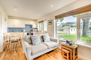 TV - 2 Bed in Brixham (oc-bx081) (Brixham)