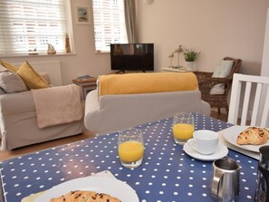TV - 1 Bed in Eastbourne (oc-ehc29) (Eastbourne)
