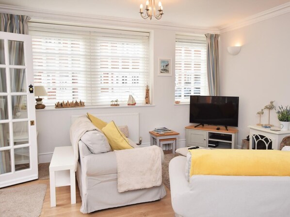 Living area - 1 Bed in Eastbourne (oc-ehc29) (Eastbourne)