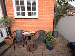 Outdoor dining - 1 Bed in Eastbourne (oc-ehc29) (Eastbourne)